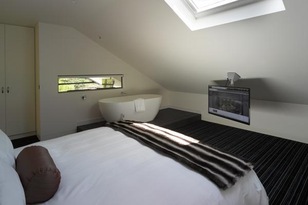 King sized bed on Loft Penthouse at Salamanca Wharf Hotel